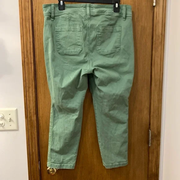 Torrid green Aviator cargo utility capri pants, size 12, slim fit - Picture 9 of 9